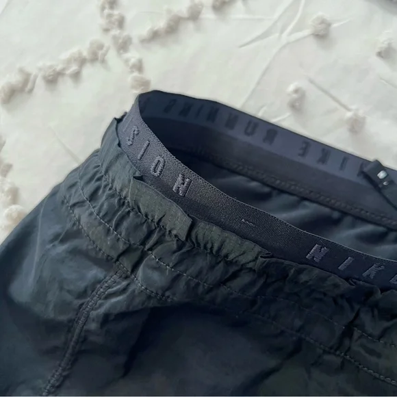 Nike Running Run Division tempo luxe 2in1 shorts in black - Picture 10 of 13